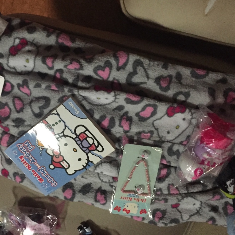 Hello Kitty - Picture 2 of 8